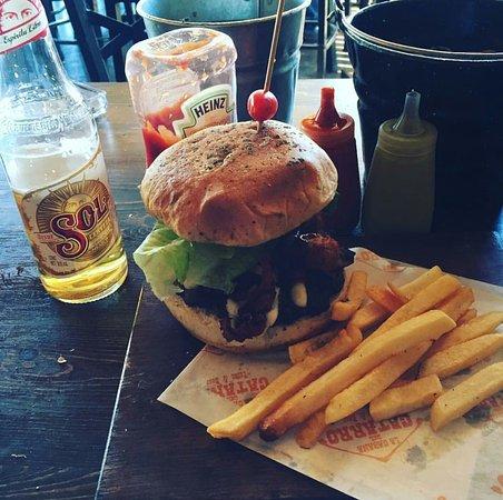 LA CABAÑA DEL CATARRO tacos & beer